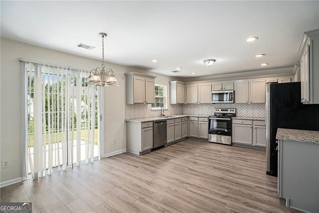 3015 Whittier Way - Photo 6 of 31