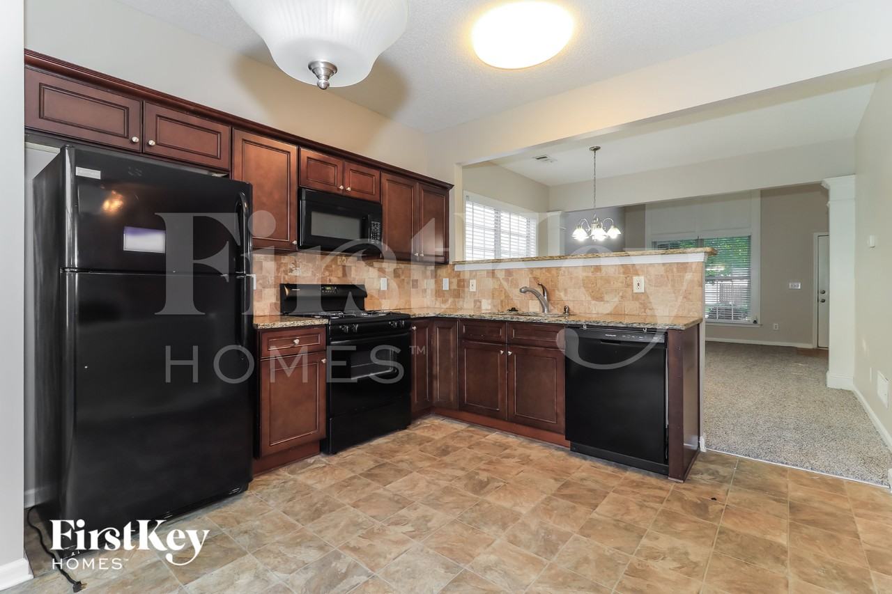 1730 Taynton Cir Nw - Photo 6 of 15