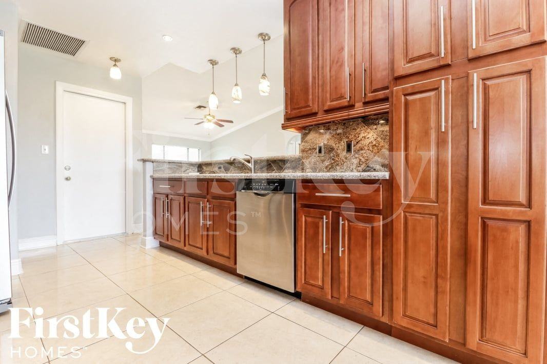 8401 Buena Vista Rd - Photo 7 of 15