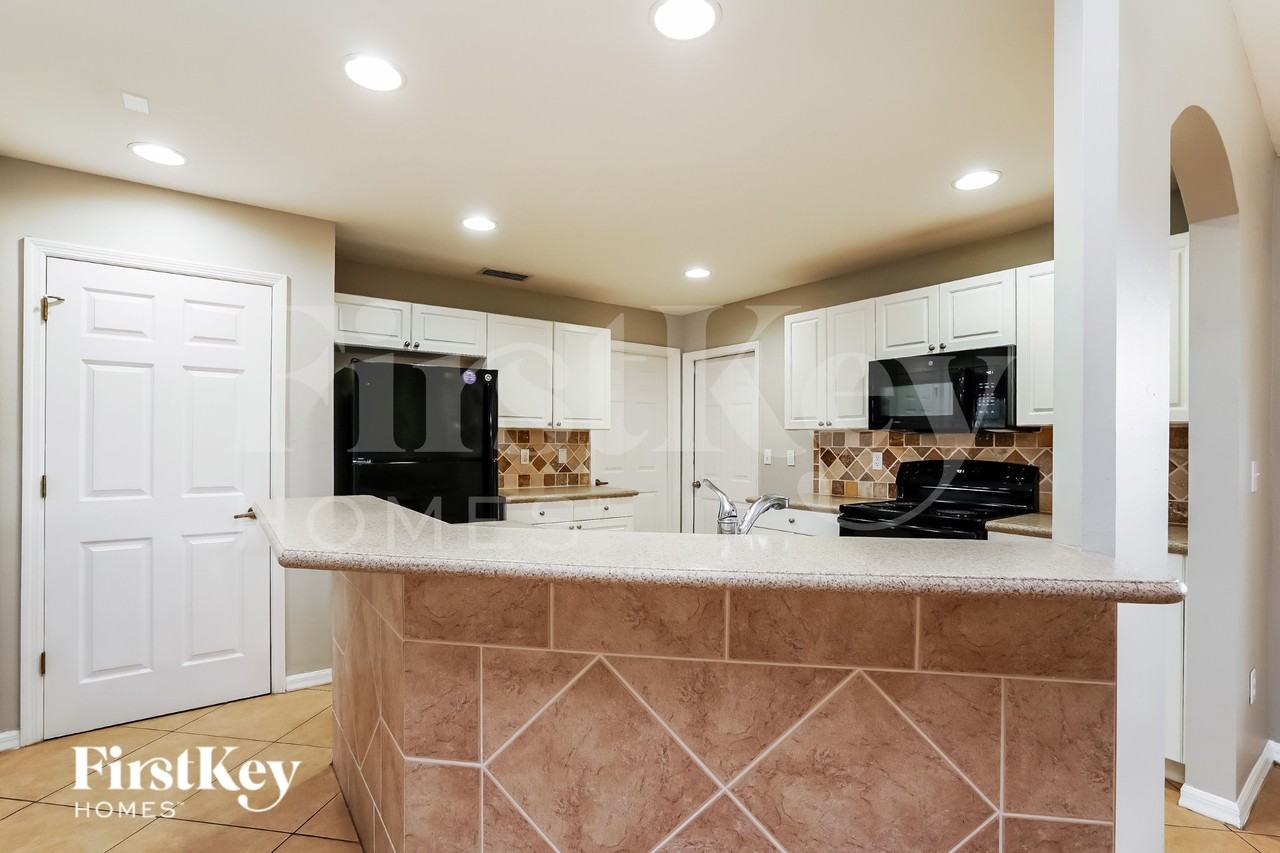 4709 Nora Ave S - Photo 5 of 15