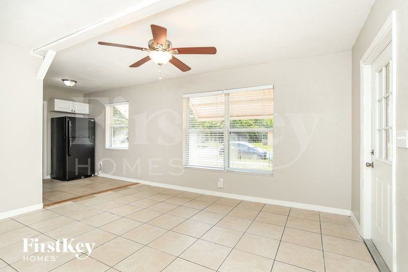 2225 Flamingo Ave - Photo 5 of 15