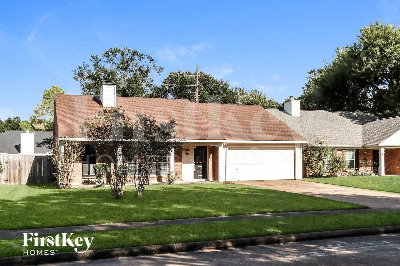 21219 Park Bluff Dr - Photo 2 of 15