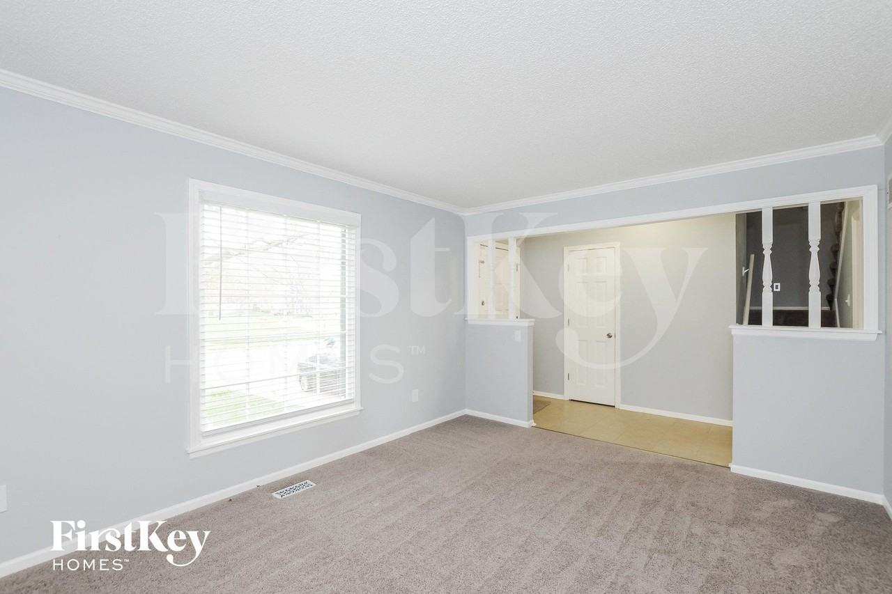 14716 S Brougham Dr - Photo 3 of 15