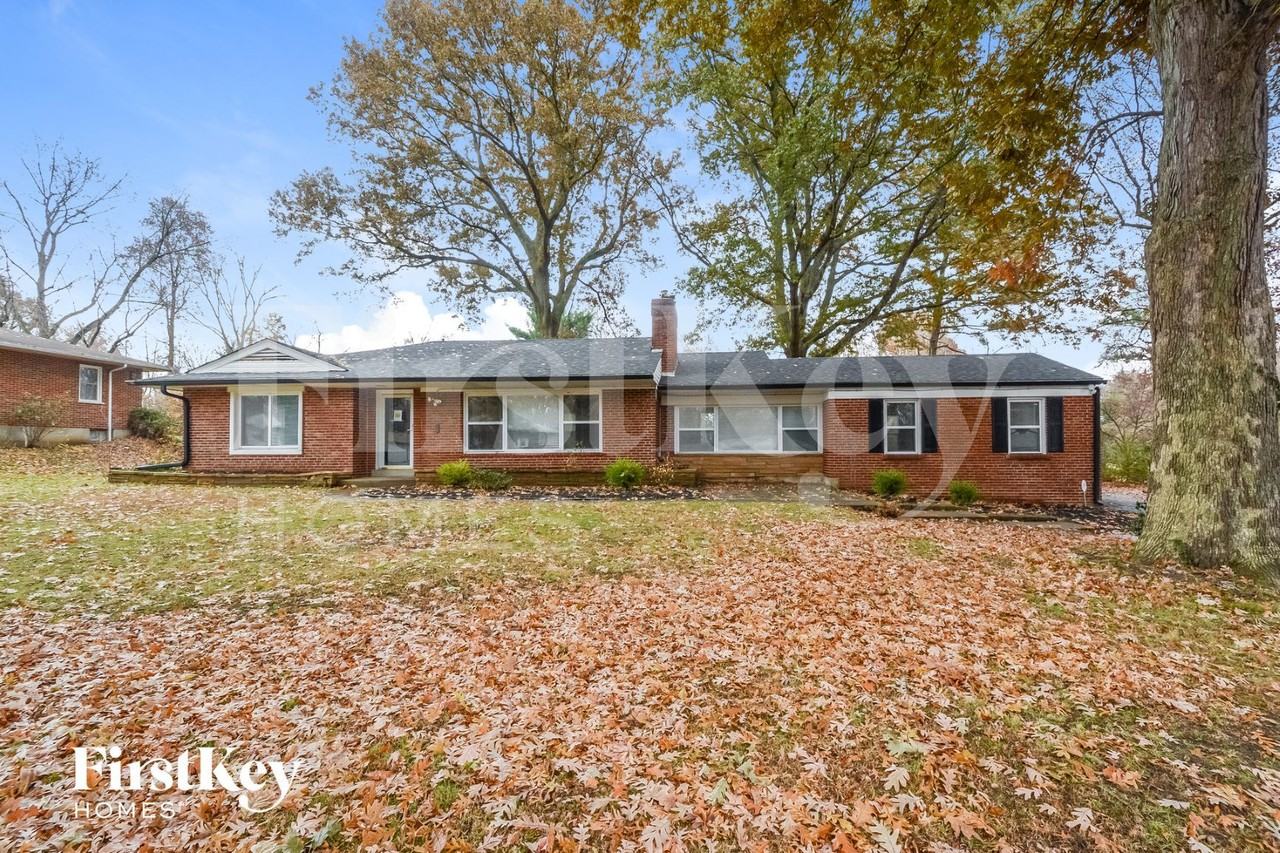 10220 Capitol Dr - Photo 2 of 15