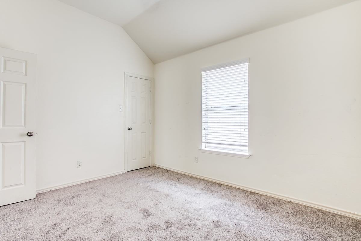 7740 Summerbrook Cir - Photo 4 of 13