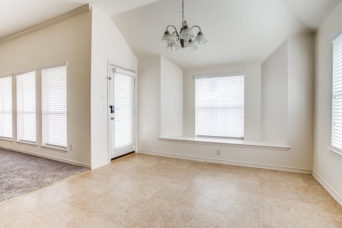 7740 Summerbrook Cir - Photo 5 of 13