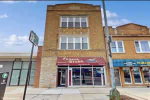 featured image of 2717 West Peterson Avenue #2