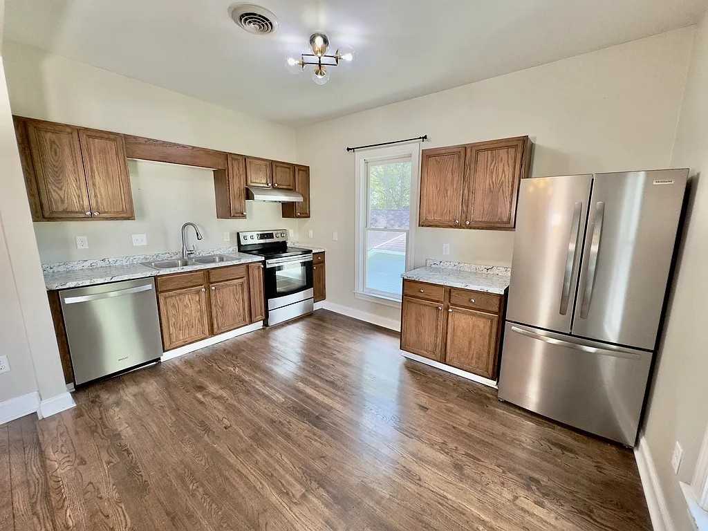 1712 Washington Ave #3 - Photo 5 of 30