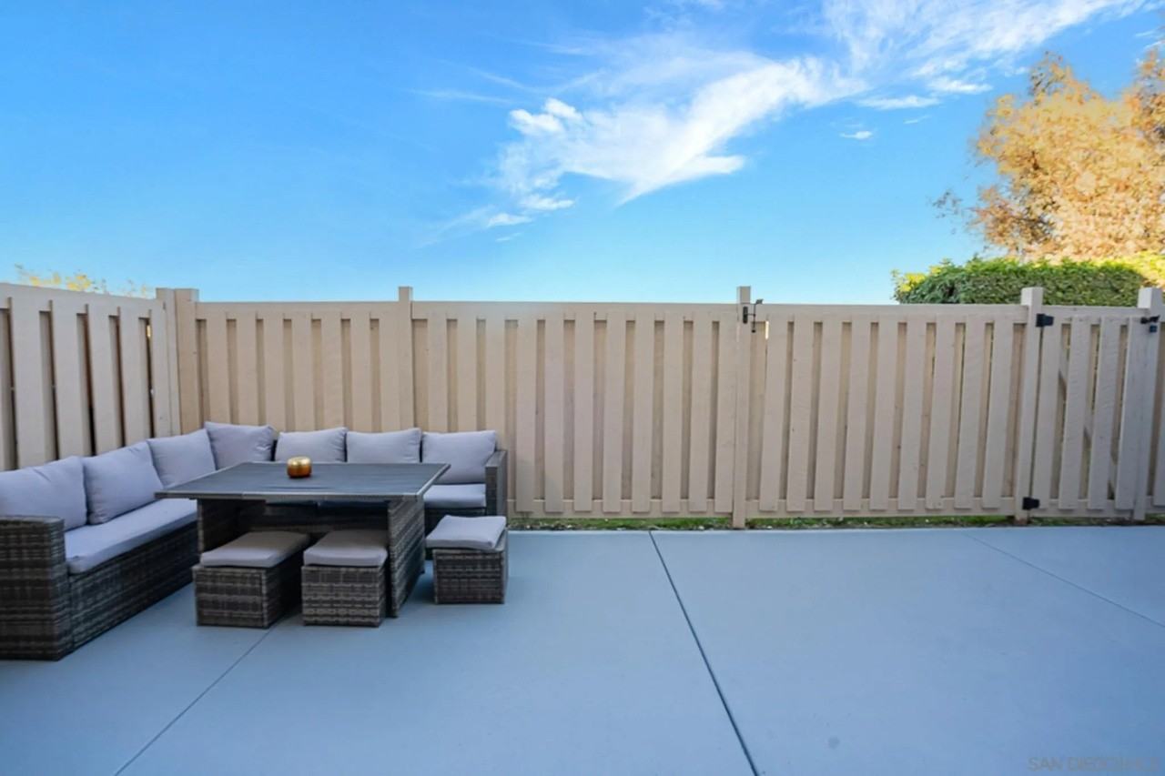 4718 Amberwood Ct - Photo 6 of 37