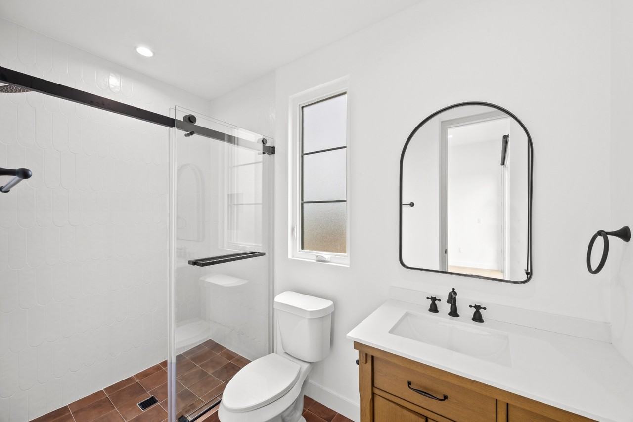 2324 S Dunsmuir Ave #1-2 - Photo 5 of 50