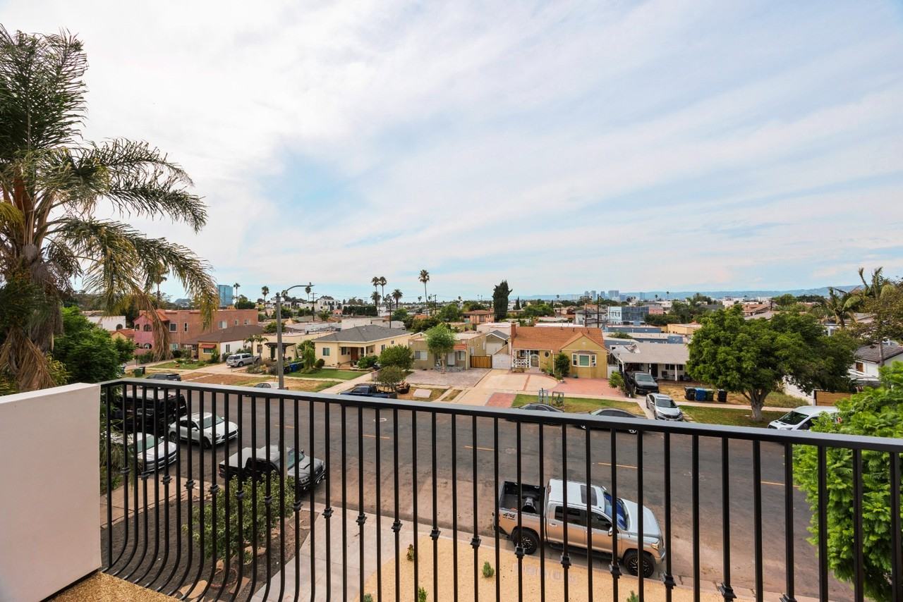 2324 S Dunsmuir Ave #1-2 - Photo 7 of 50