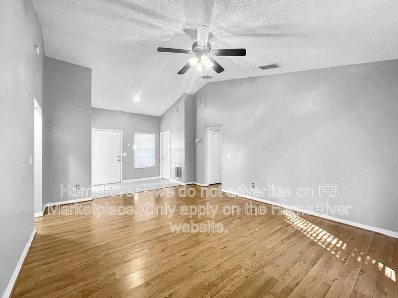 225 Glasgow Ct - Photo 5 of 22