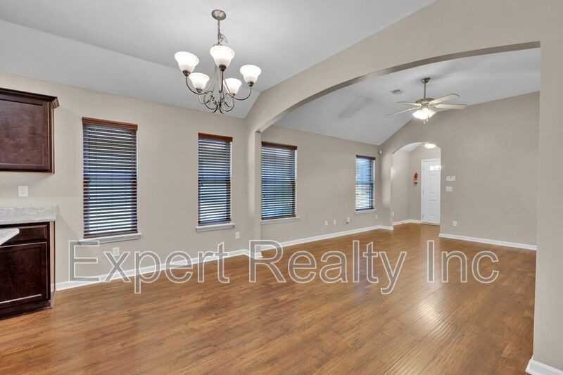 1633 Cove Dr - Photo 5 of 28