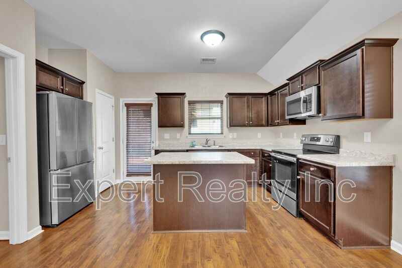 1633 Cove Dr - Photo 7 of 28