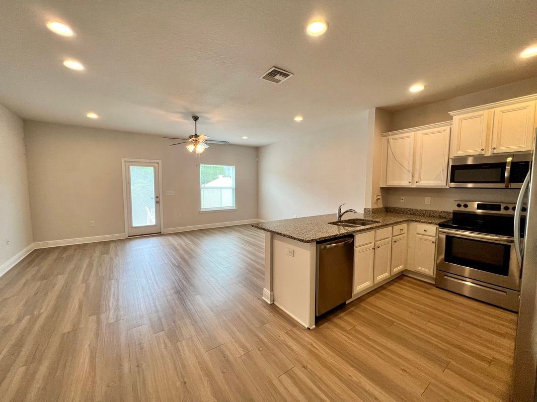 1930 Pointe Dr - Photo 5 of 22