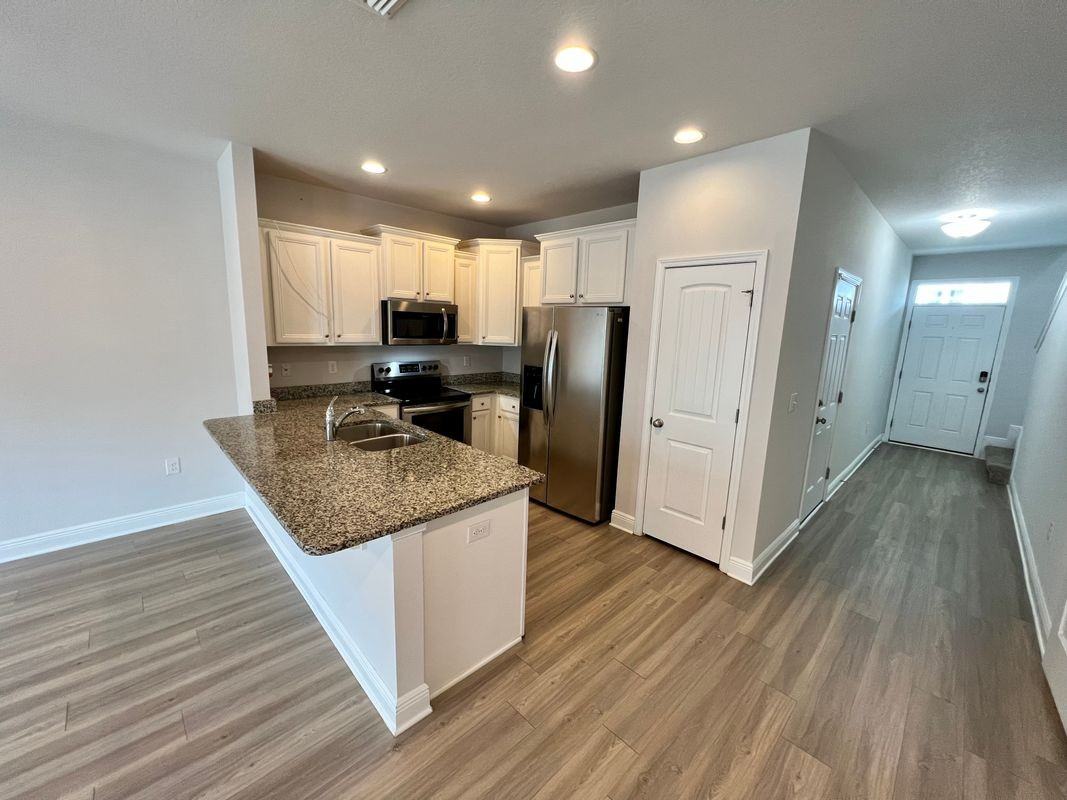 1930 Pointe Dr - Photo 6 of 22