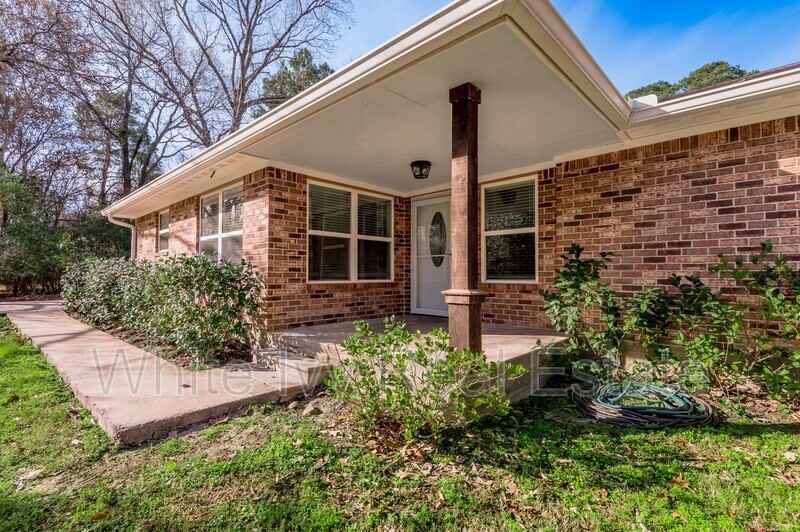 1022 Landing Way - Photo 3 of 4