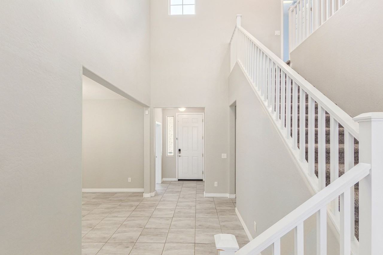 21366 W Almeria Rd - Photo 5 of 50