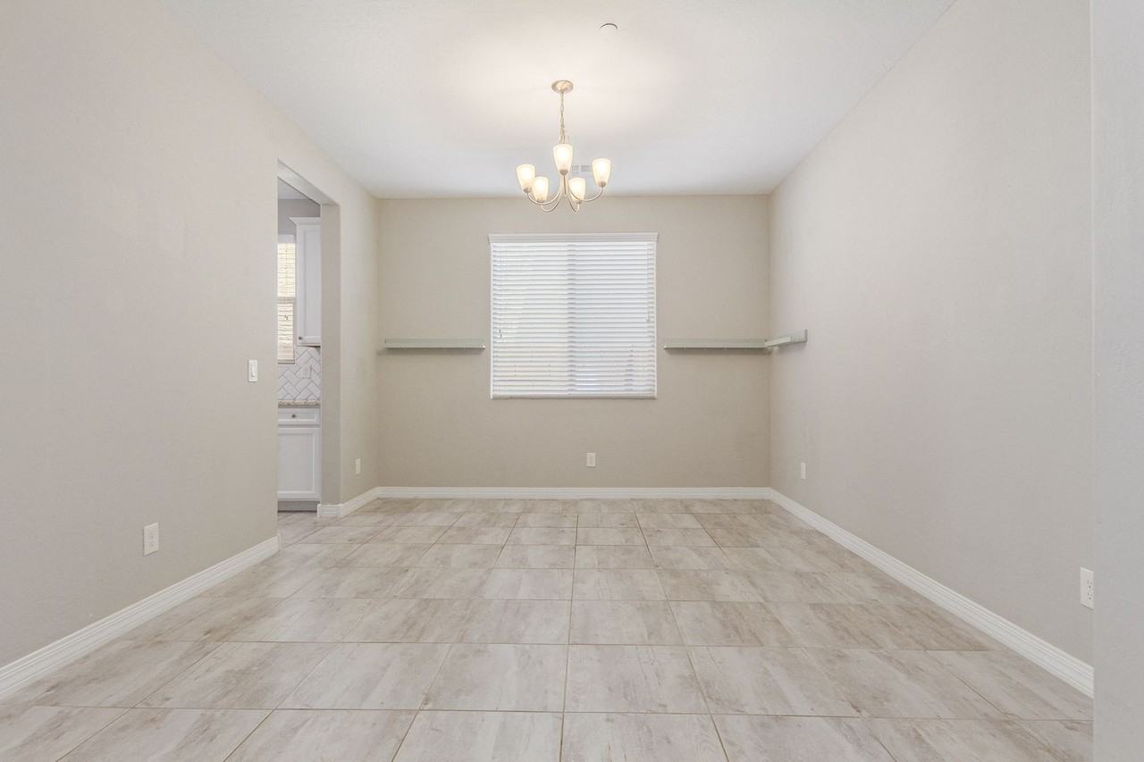 21366 W Almeria Rd - Photo 7 of 50