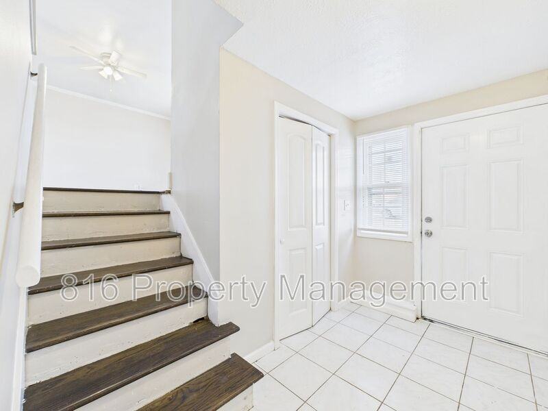 6304 E 150th Ter - Photo 4 of 34