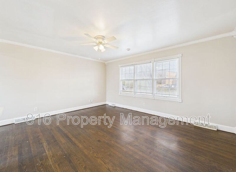 6304 E 150th Ter - Photo 5 of 34