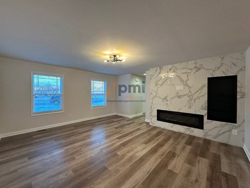 14219 Fairbanks St - Photo 5 of 30