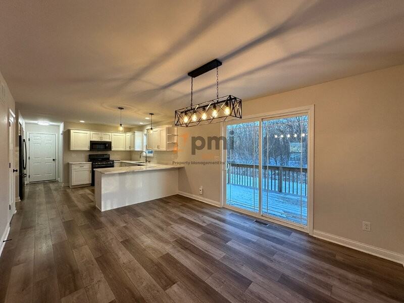 14219 Fairbanks St - Photo 6 of 30