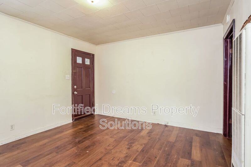 225 N Jackson Ave #A - Photo 2 of 19