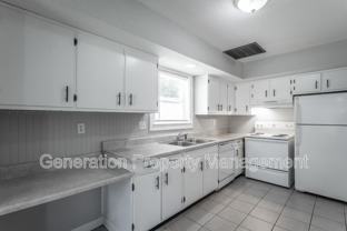 2914 Williamsburg Ln - Photo 1 of 1