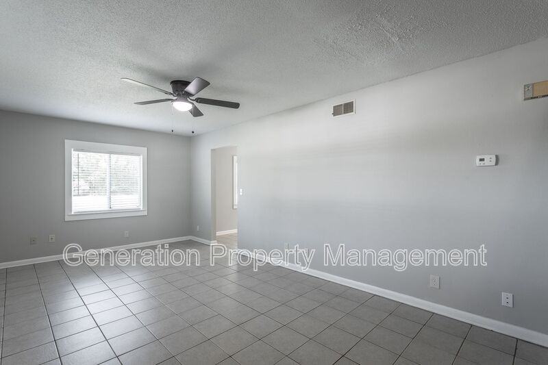 2914 Williamsburg Ln - Photo 3 of 25