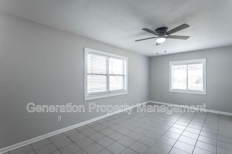 2914 Williamsburg Ln - Photo 6 of 25