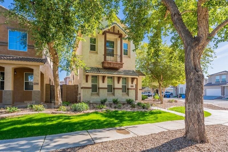 2189 S Sanders Dr - Photo 2 of 48