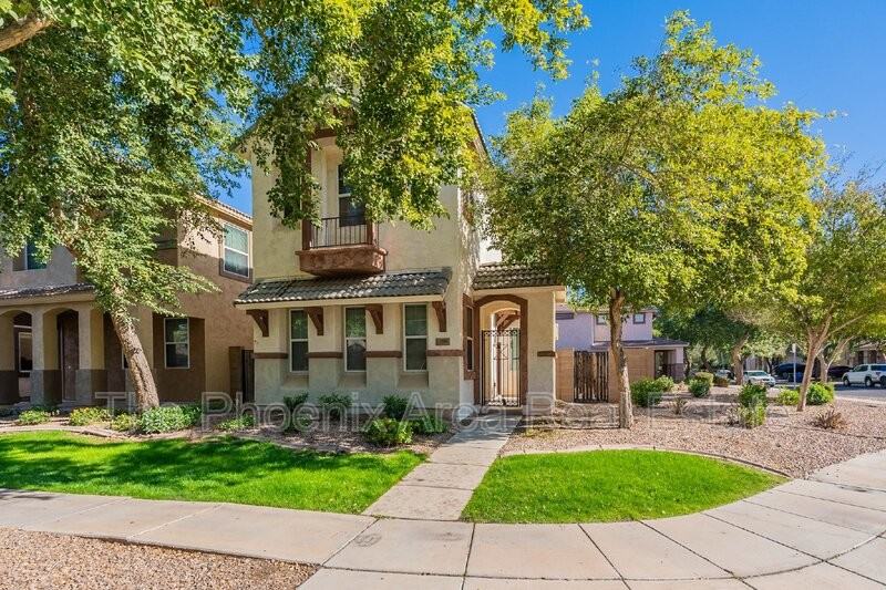 2189 S Sanders Dr - Photo 3 of 48