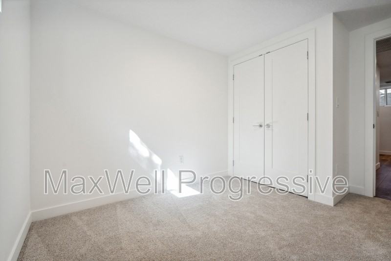 10427 70 Ave Nw #BS1 - Photo 5 of 10