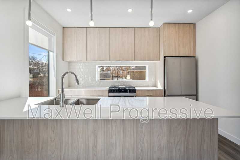 10427 70 Ave Nw #1MAIN - Photo 5 of 16