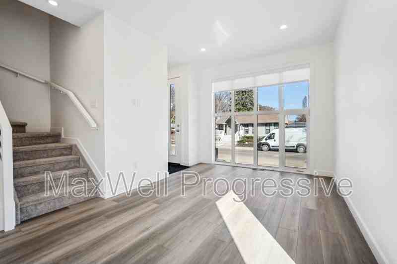 10427 70 Ave Nw #1MAIN - Photo 6 of 16