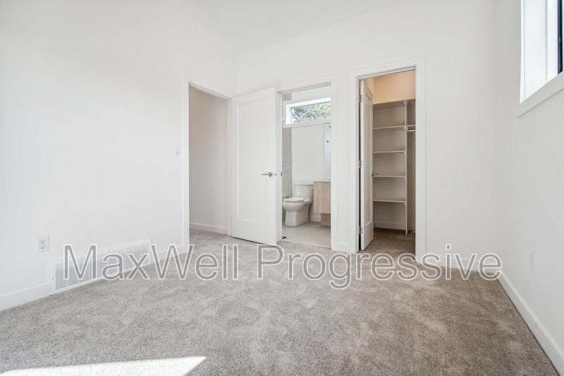 10427 70 Ave Nw - Photo 7 of 16