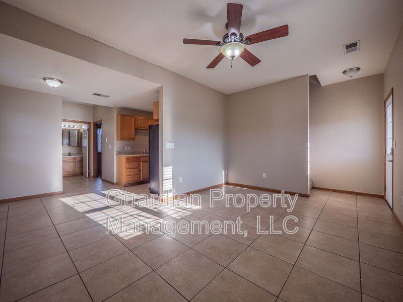 506 N Buchanan St - Photo 2 of 24