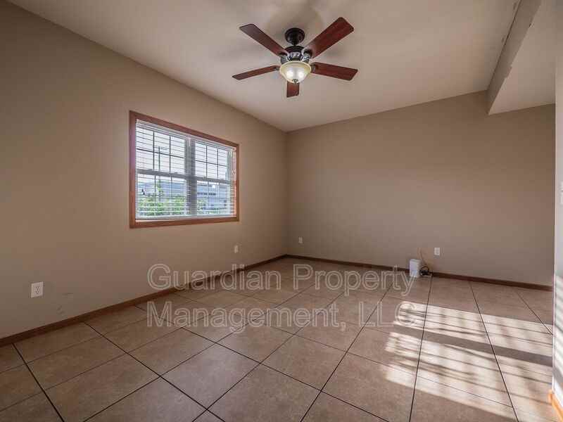 506 N Buchanan St - Photo 4 of 24