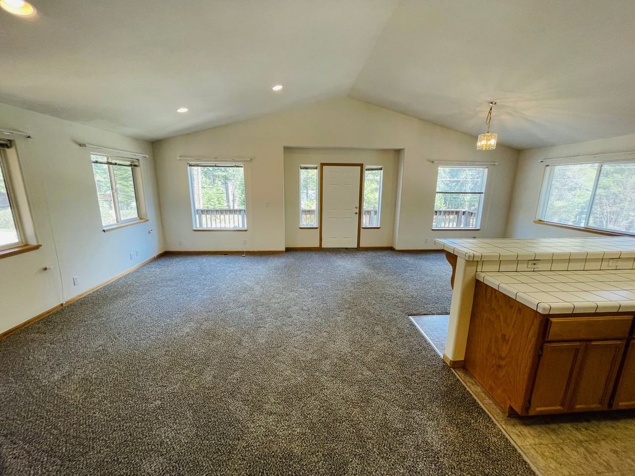 1548 Cree St - Photo 2 of 32