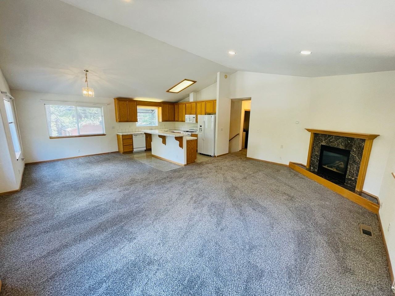 1548 Cree St - Photo 6 of 32