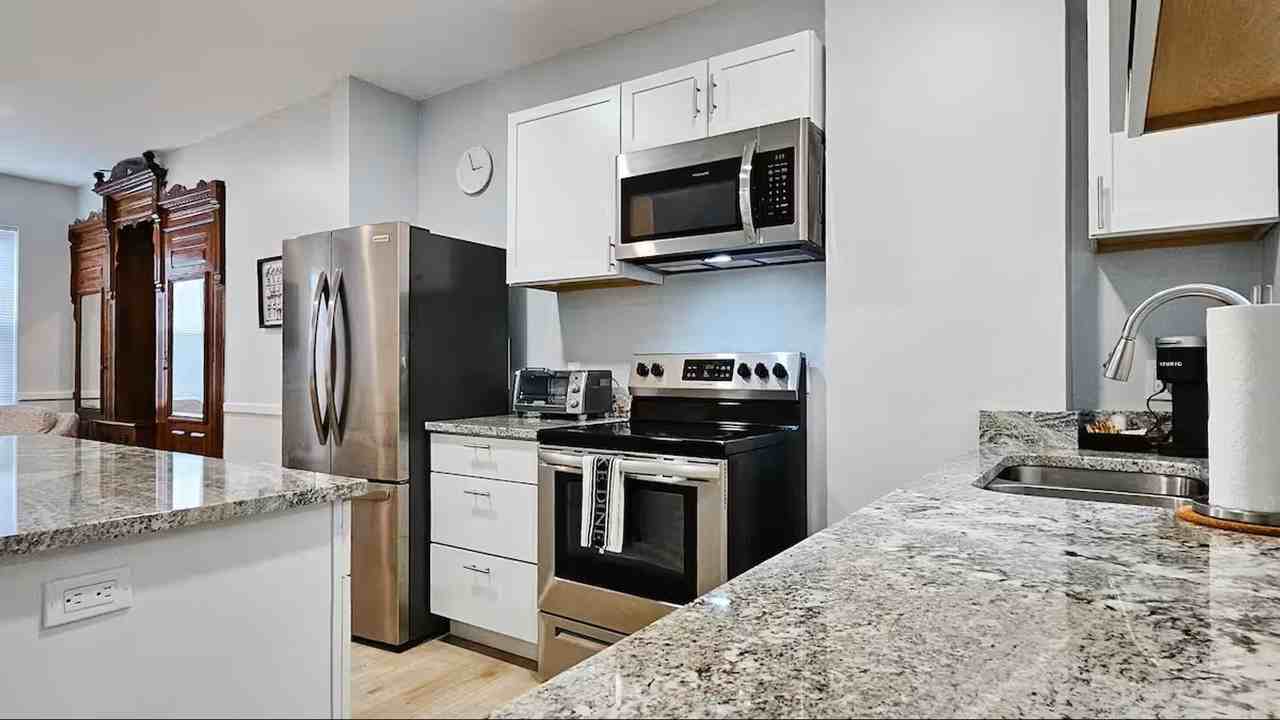 1217 N King St - Photo 2 of 14