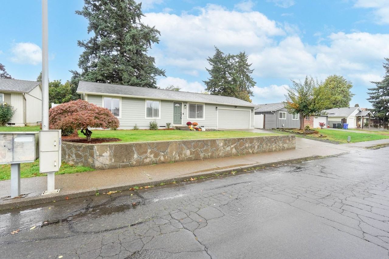 4473 47th Ave Ne - Photo 3 of 37