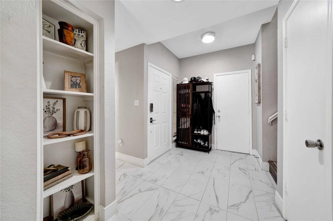 8518 Coppertowne Ln - Photo 4 of 32