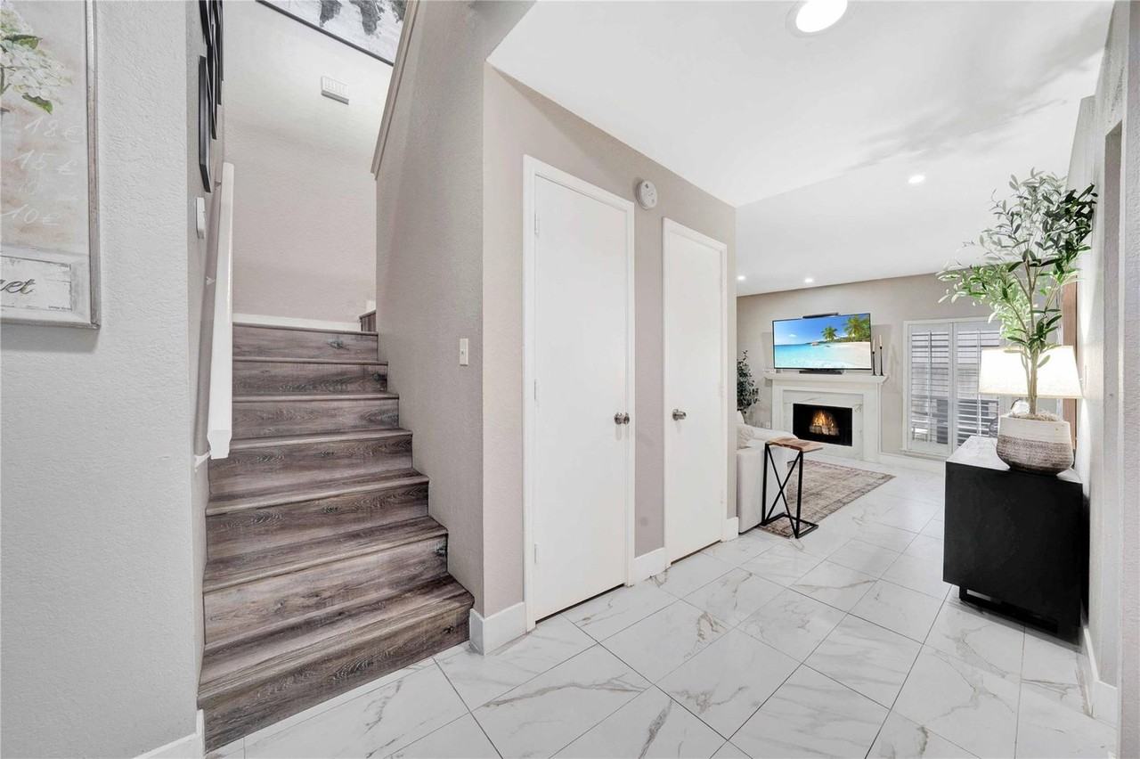 8518 Coppertowne Ln - Photo 5 of 32