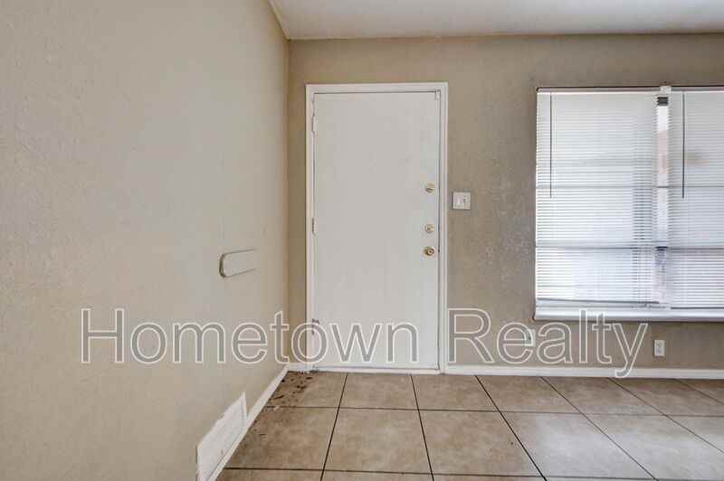 1833 Ne 51st St - Photo 3 of 33