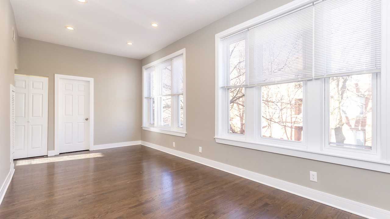 2149 W Thomas St #T2 - Photo 3 of 8