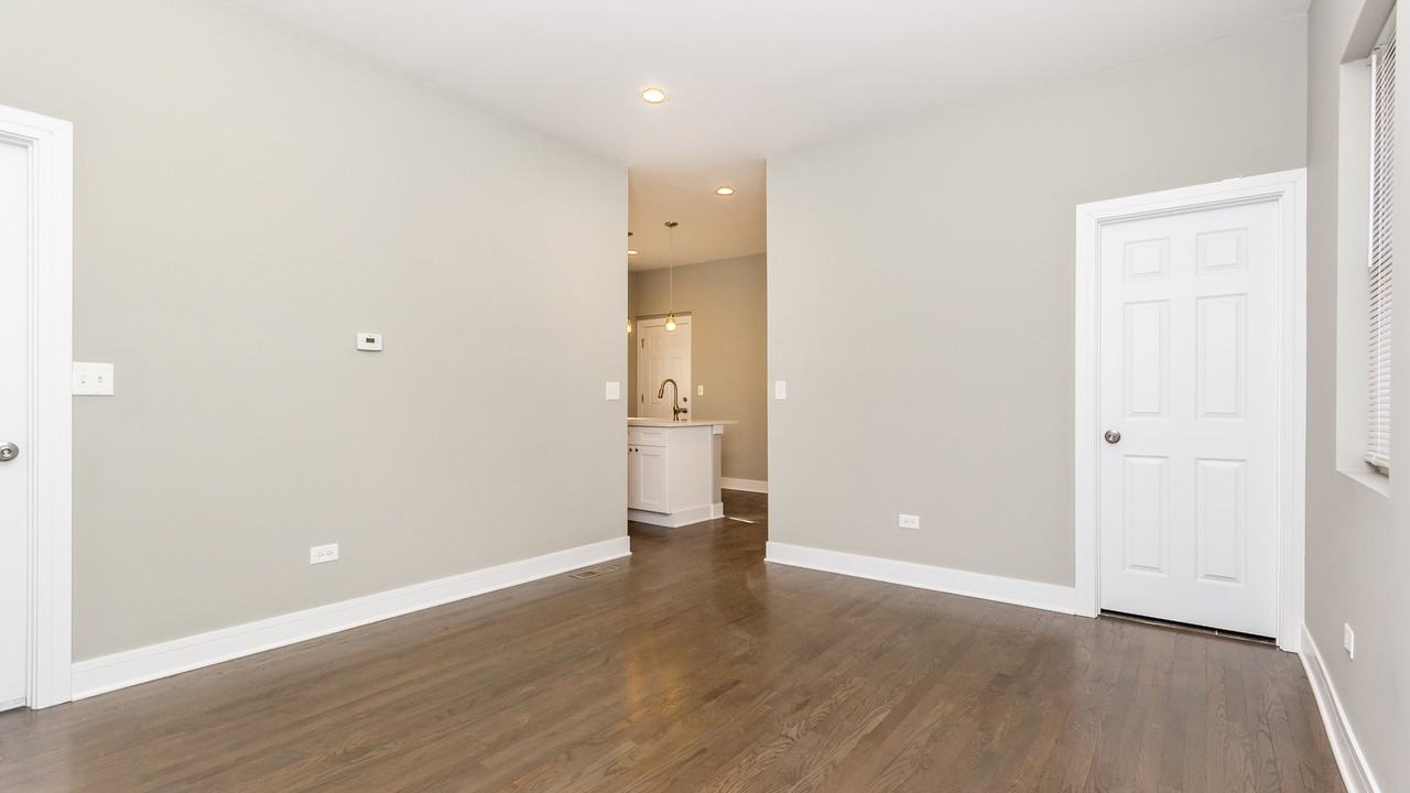 2149 W Thomas St #T2 - Photo 5 of 8