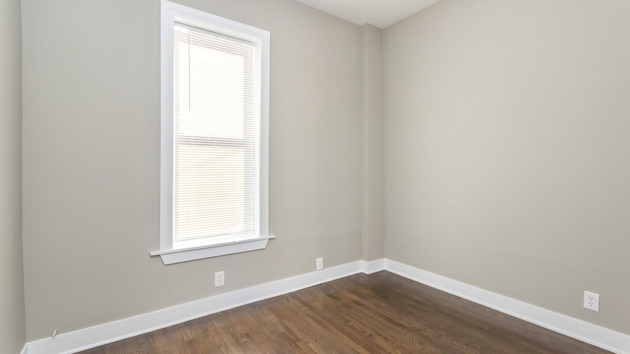 2149 W Thomas St #T2 - Photo 7 of 8