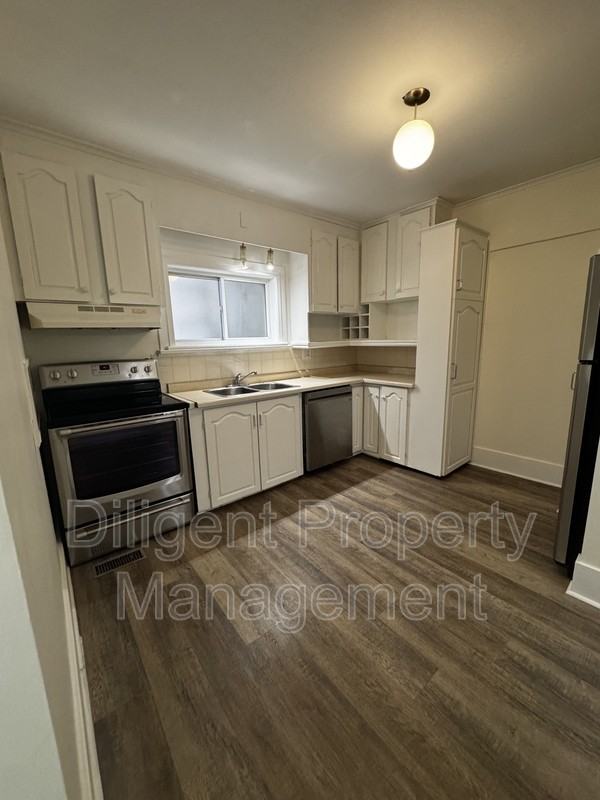 636 Oxford St #1 - Photo 2 of 41